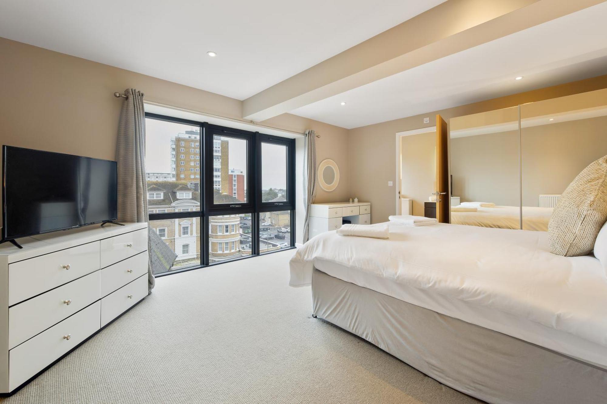 Westcliff Penthouse With Sea Views And Balcony Appartement Bournemouth Buitenkant foto